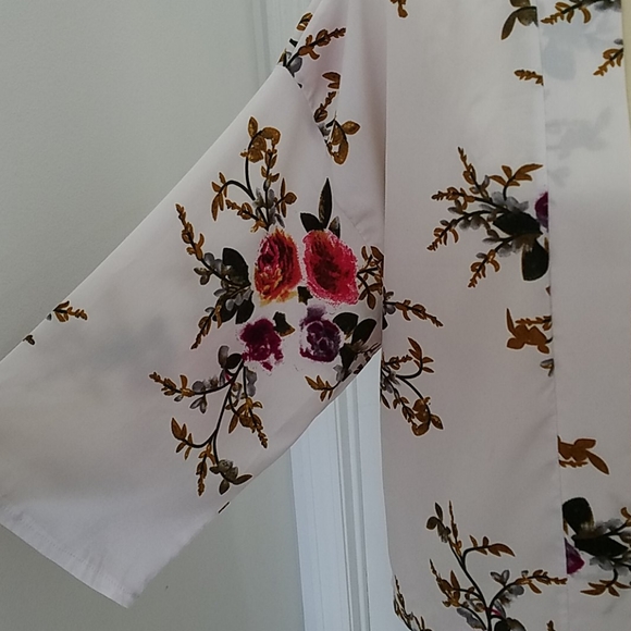 Floral Open Front Kimono NWOT - Picture 3 of 6